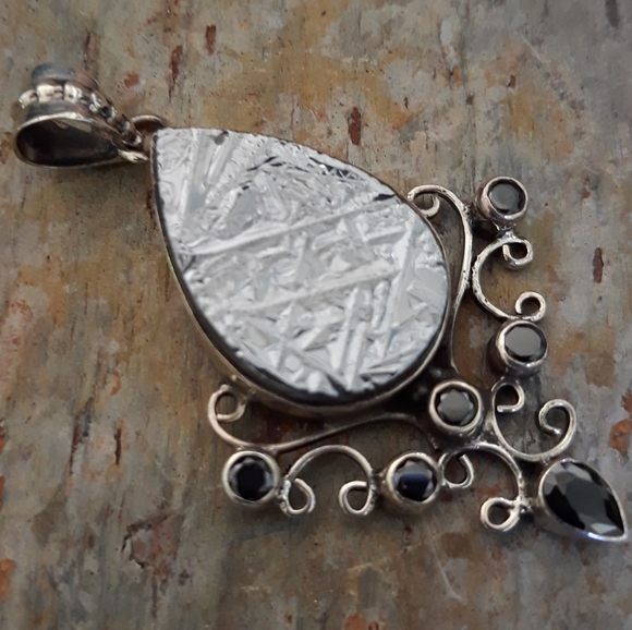 Silicon Crystal & Black Onyx Silver Pendant - Picture 5 of 6